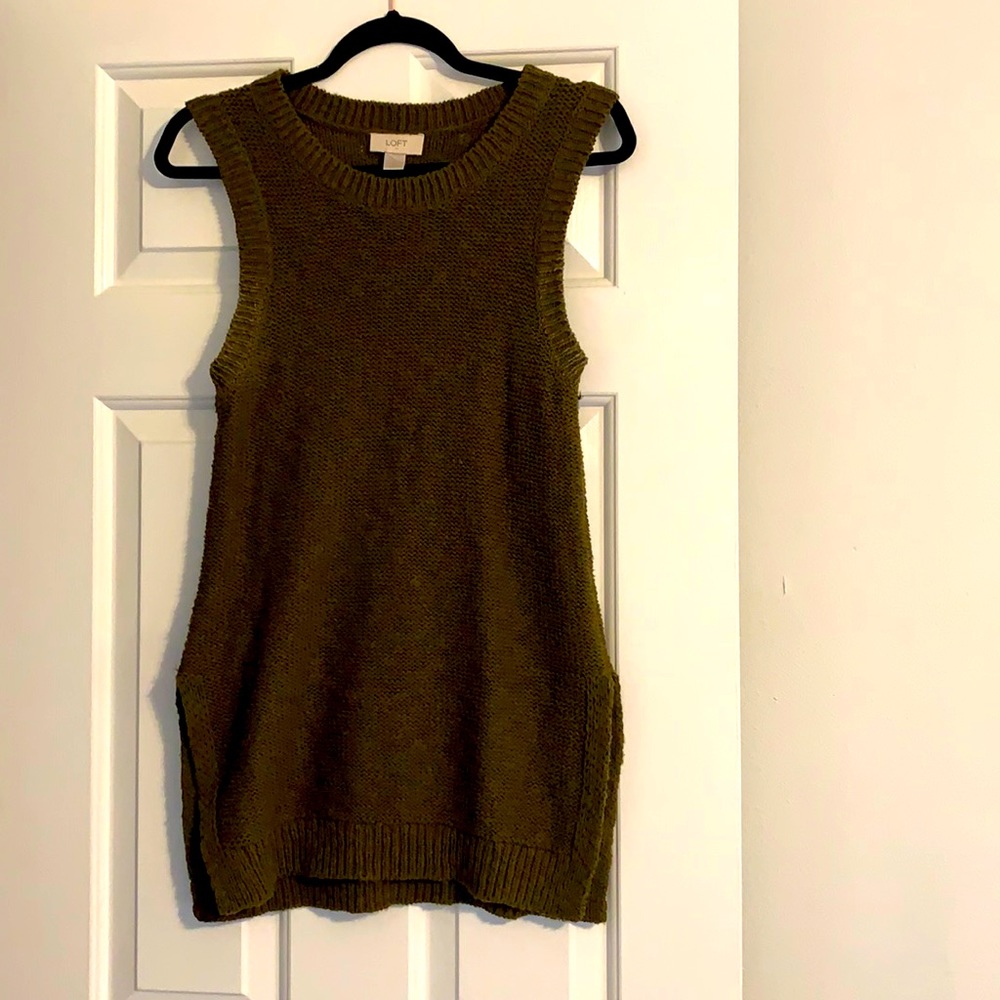 Sleeveless Sweater top